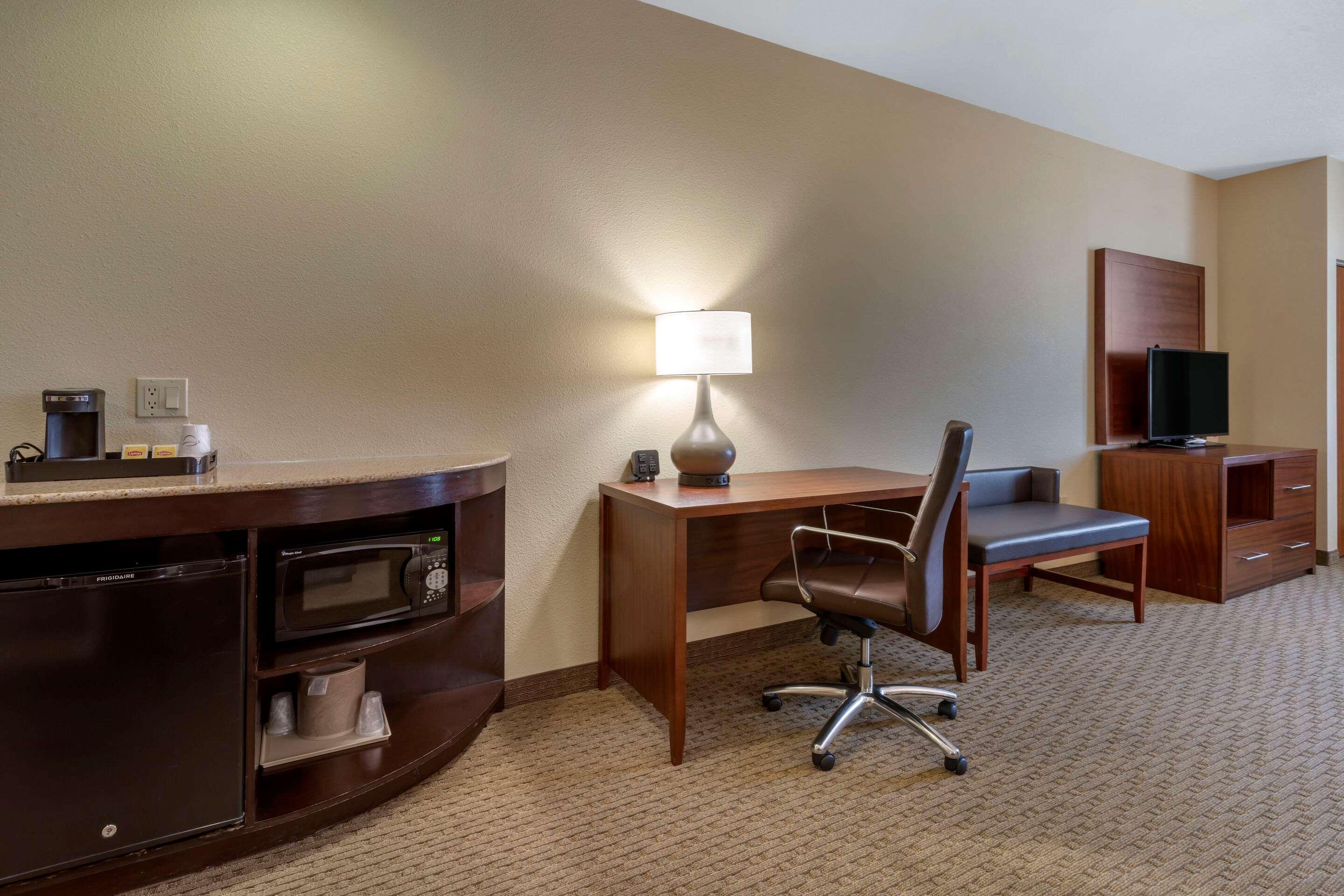 Comfort Suites Eugene Exterior foto